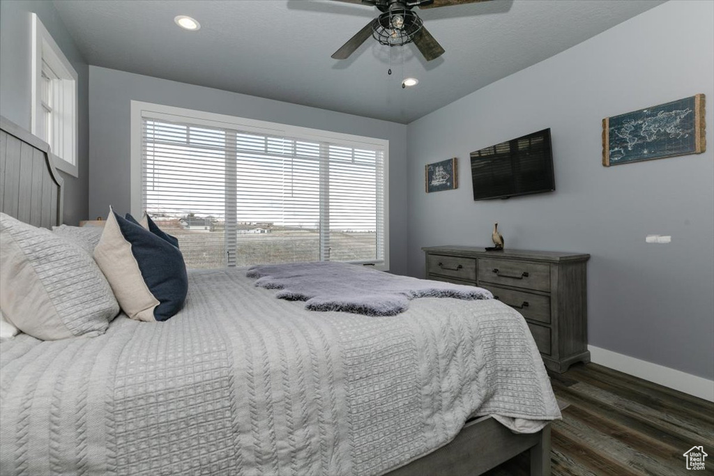 Bedroom featuring dark wood-style flooring, baseboards, a ceiling fan, and recessed lighting