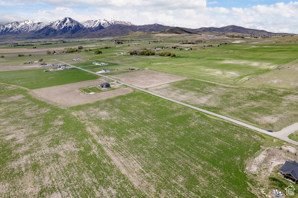 Aerial view with a mountain view