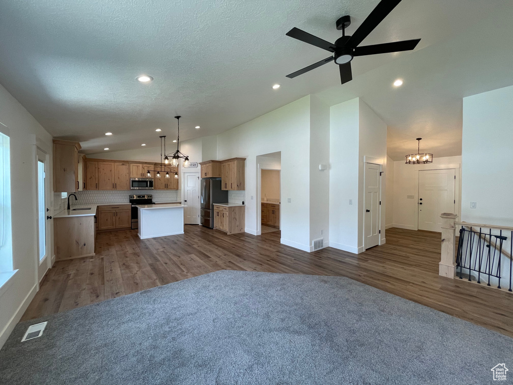 3834 N 2550 W Farr West, UT 84404