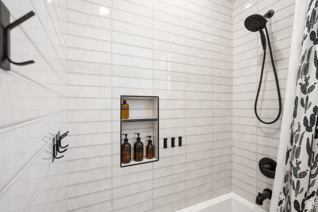 Full bathroom featuring shower / tub combo with curtain