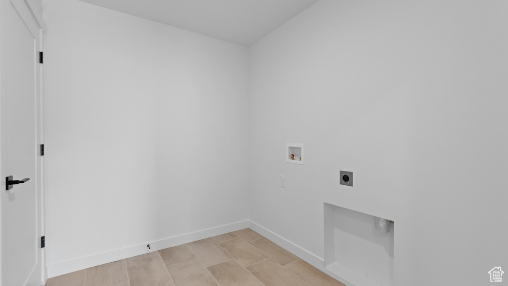 Laundry area with hookup for an electric dryer, baseboards, laundry area, and hookup for a washing machine