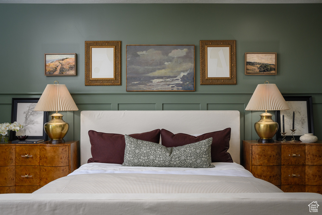 Bedroom with a decorative wall