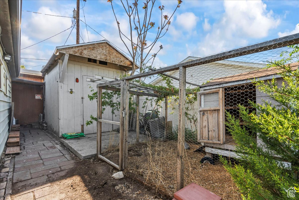 View of outdoor structure featuring an outbuilding