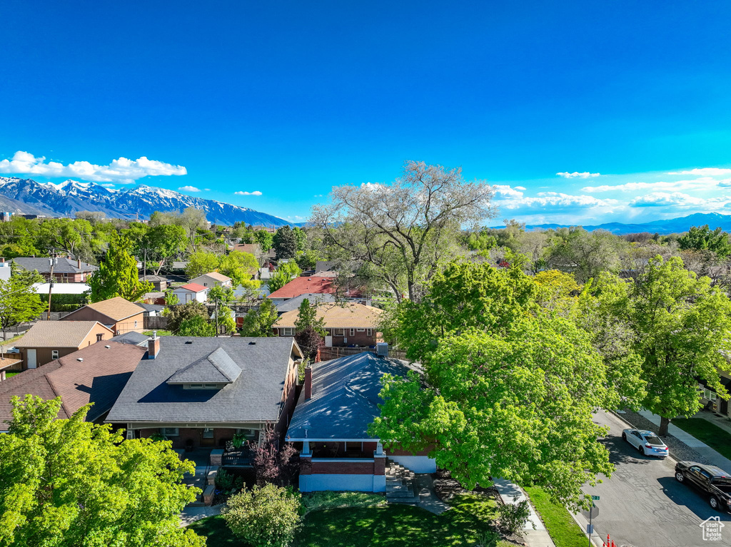 Aerial view featuring a residential view and a mountain view