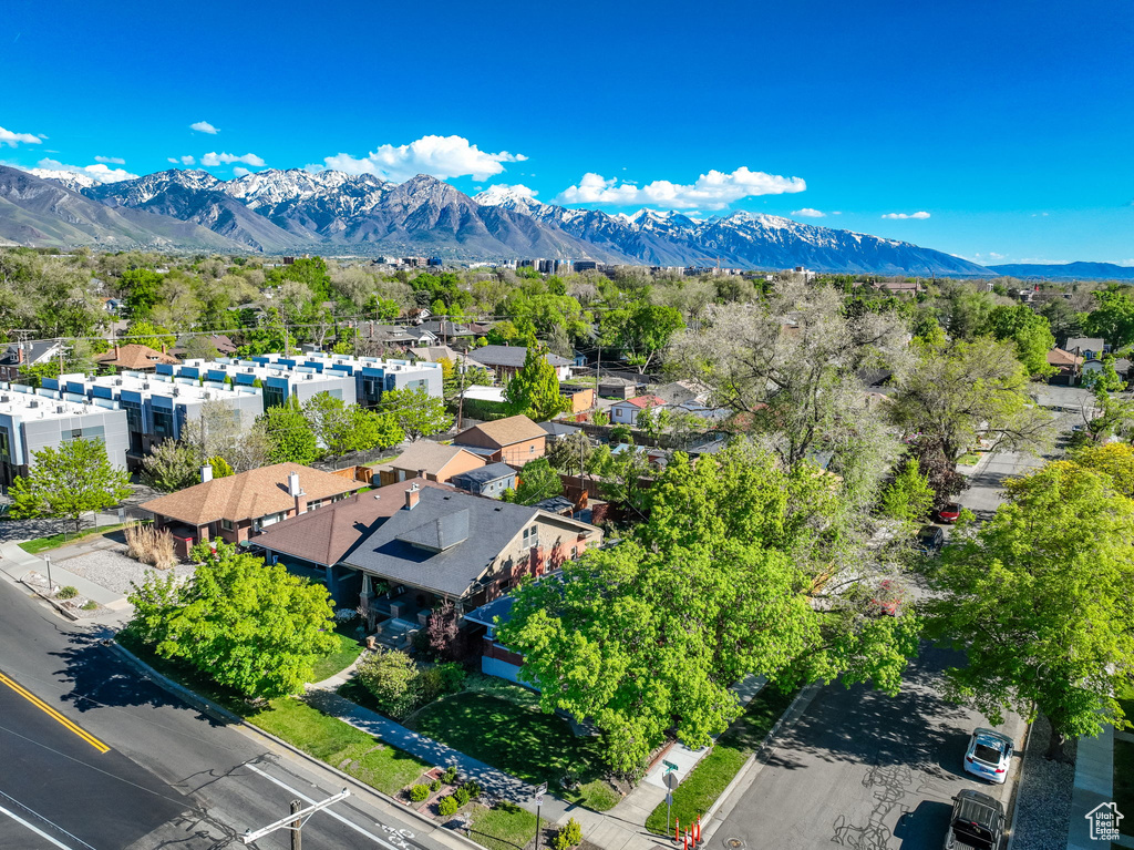 Bird\'s eye view featuring a mountain view