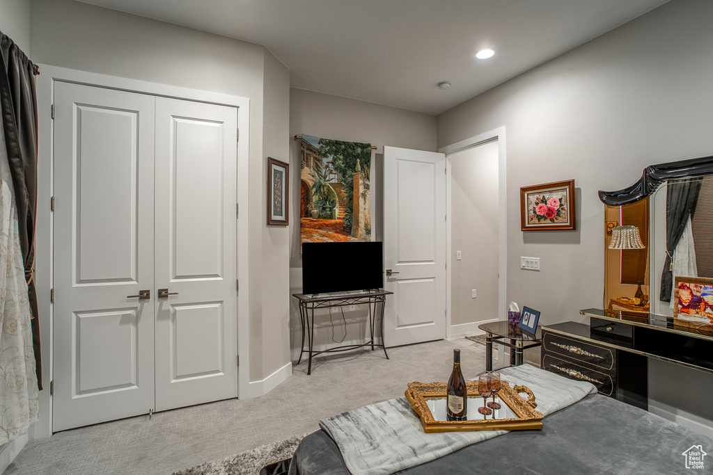 Carpeted bedroom with baseboards, recessed lighting, and a closet