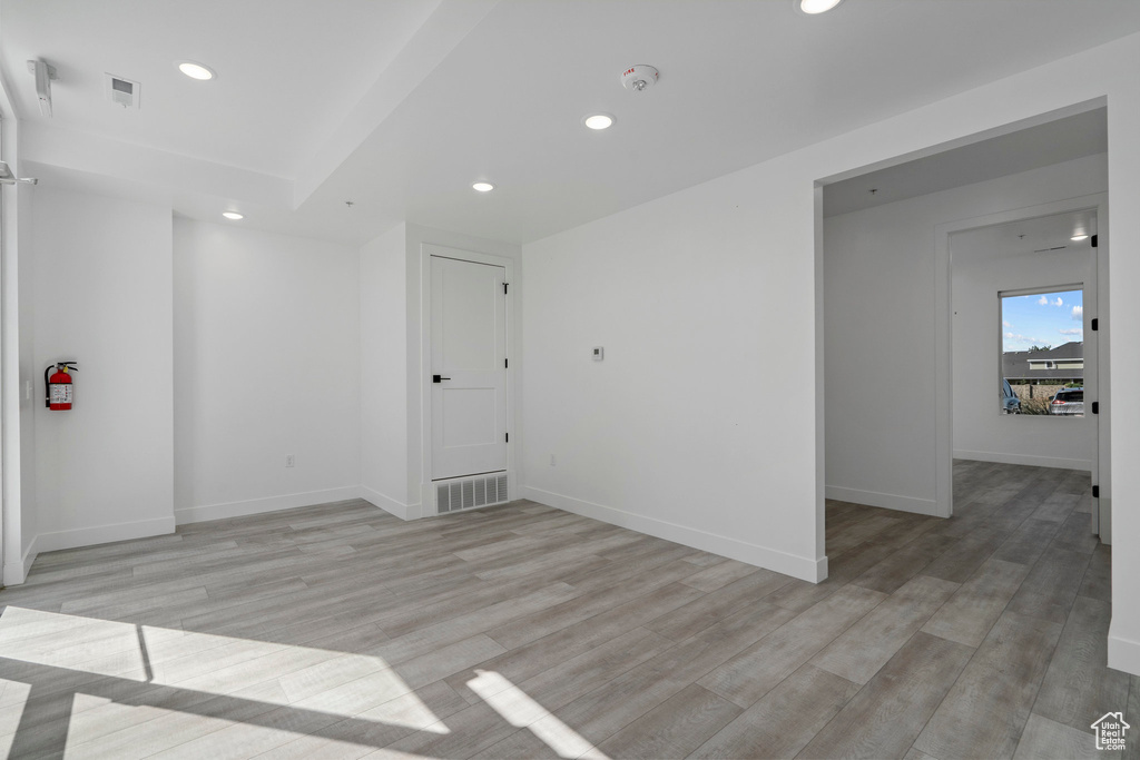 Unfurnished room featuring baseboards, light wood finished floors, recessed lighting, and visible vents