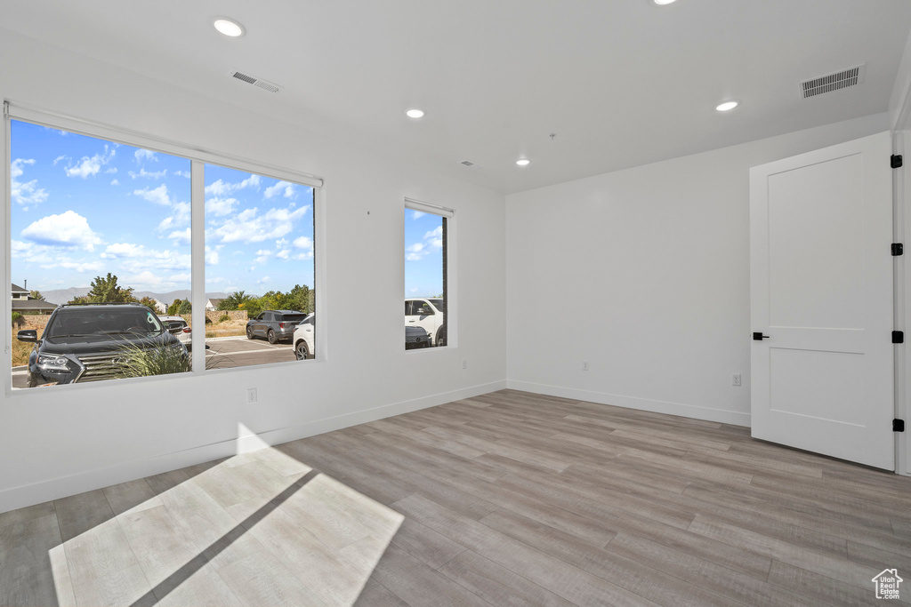 Spare room featuring visible vents, recessed lighting, light wood-style floors, and baseboards