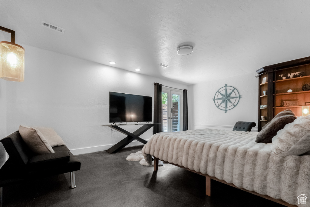 Bedroom with carpet floors, baseboards, and visible vents