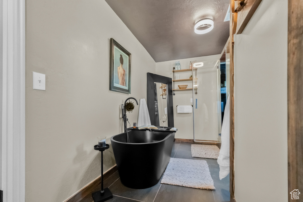 Foyer entrance featuring baseboards