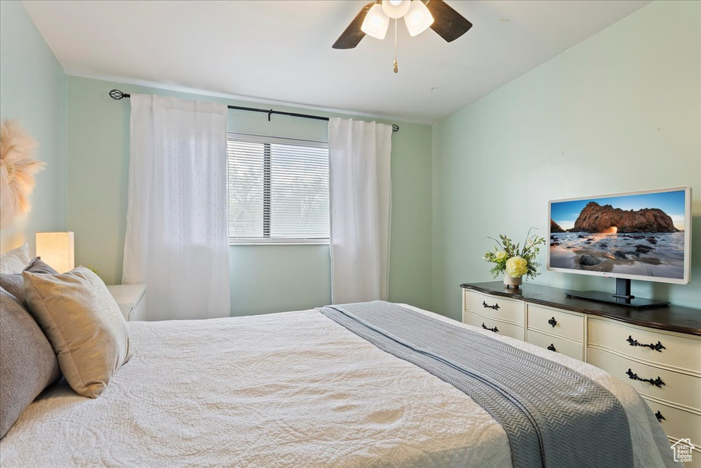 Bedroom with ceiling fan
