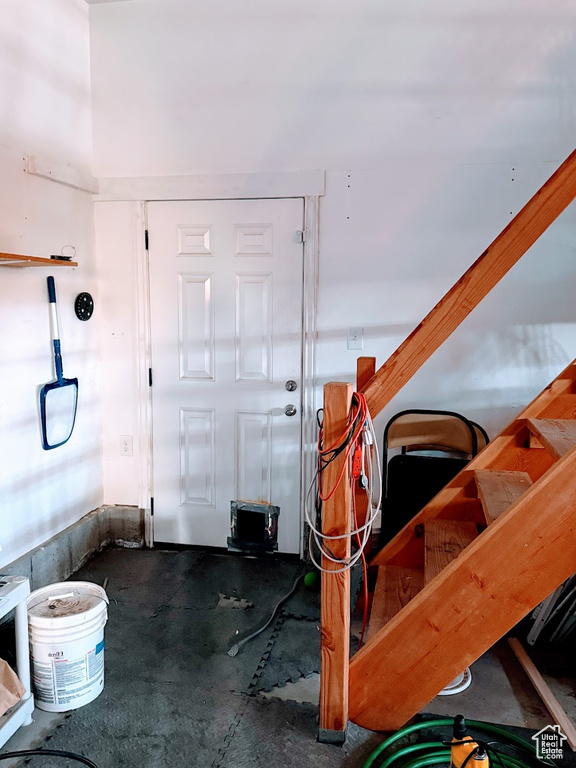 Entryway featuring concrete flooring