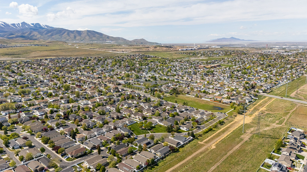Drone / aerial view featuring a mountain view