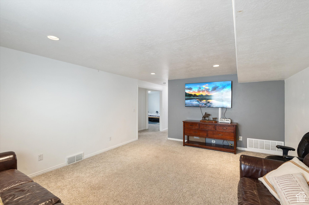 Living area with visible vents, recessed lighting, baseboards, and carpet floors