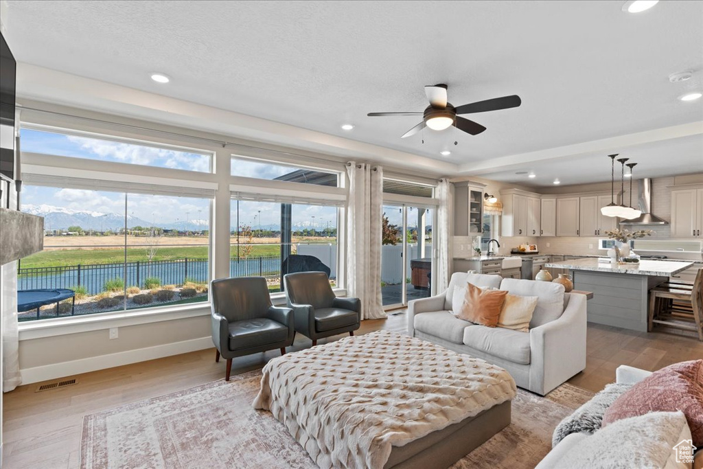 Living room with ceiling fan, recessed lighting, baseboards, light wood-type flooring, and visible vents