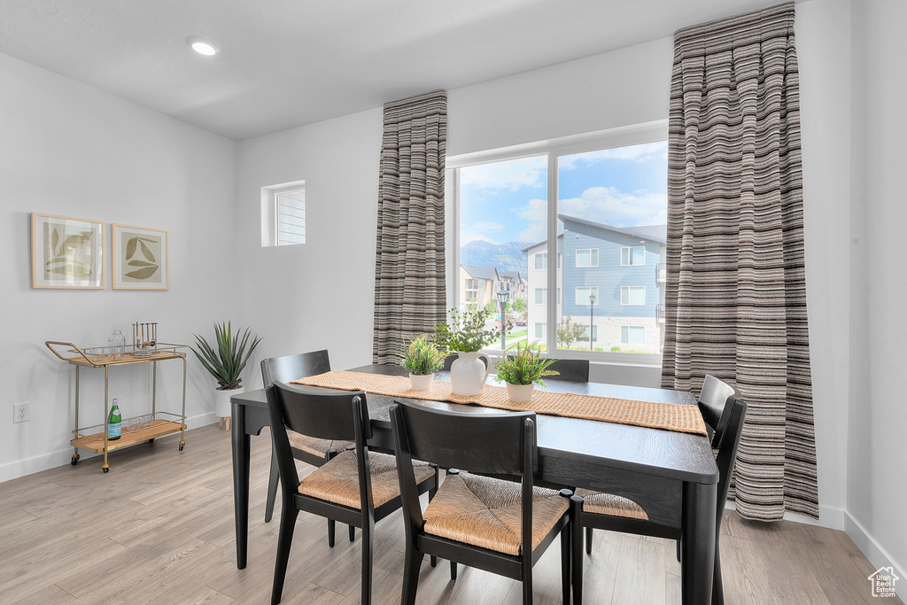 Dining area with recessed lighting, baseboards, and light wood-style floors