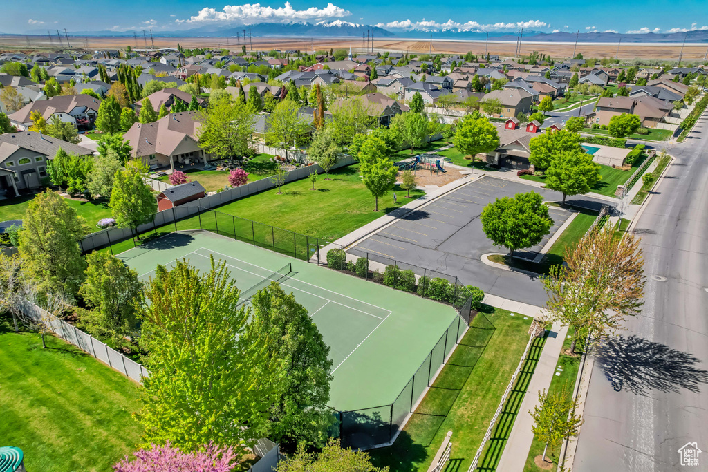 Birds eye view of property featuring a residential view