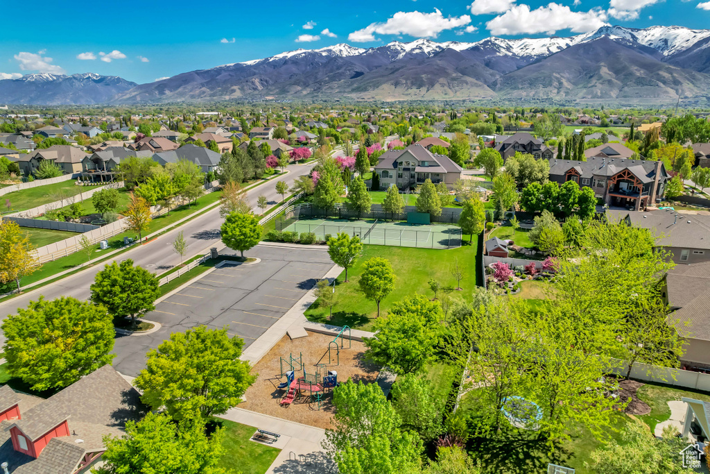 Birds eye view of property featuring a residential view and a mountain view