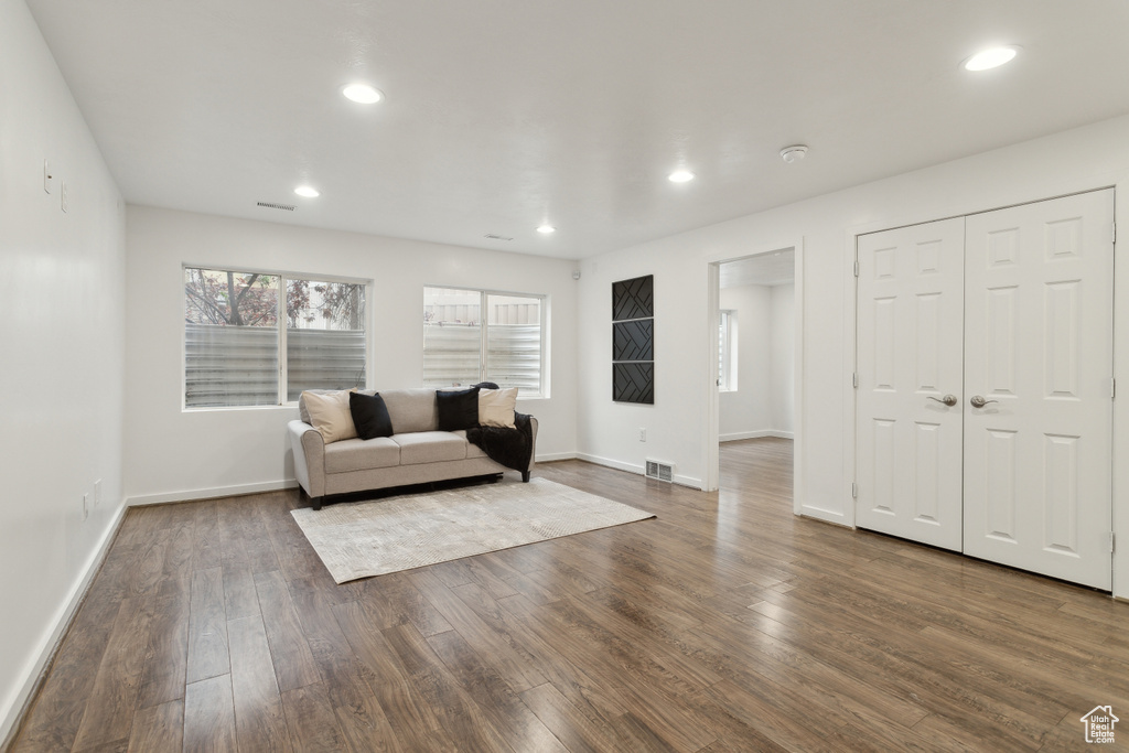 Sitting room featuring wood finished floors, recessed lighting, and baseboards