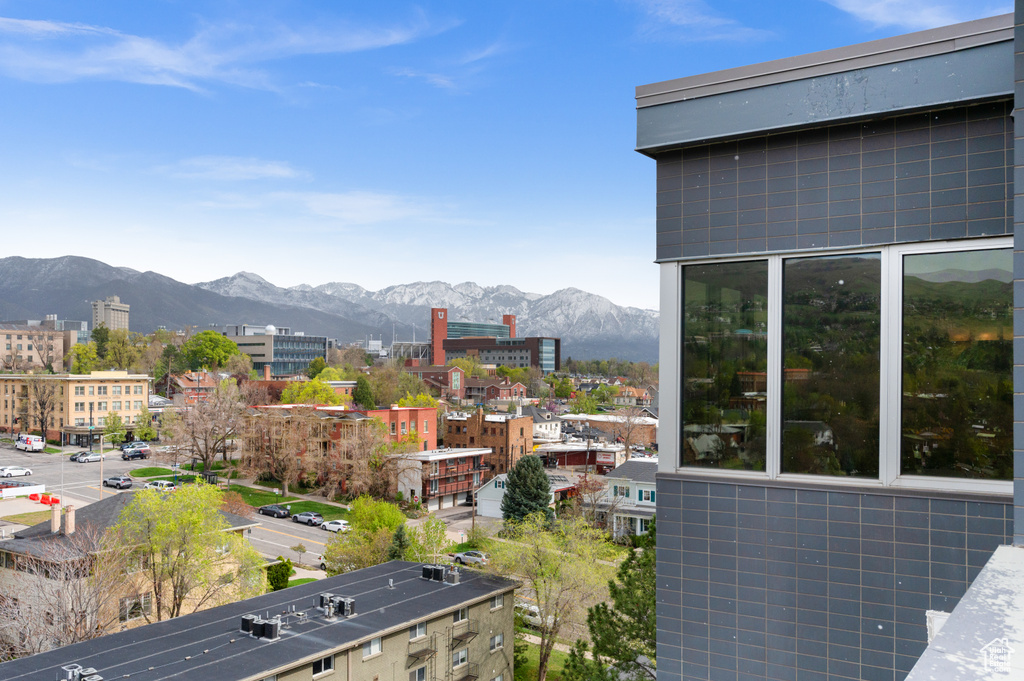 City view featuring a mountain view