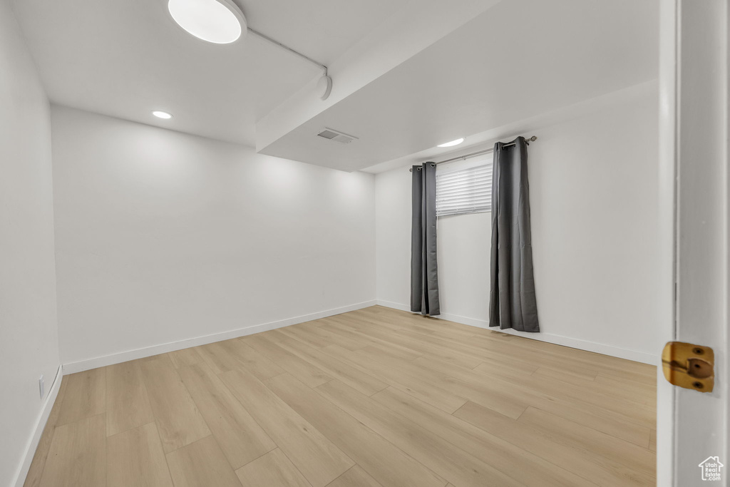 Unfurnished room featuring visible vents, recessed lighting, light wood-style floors, and baseboards