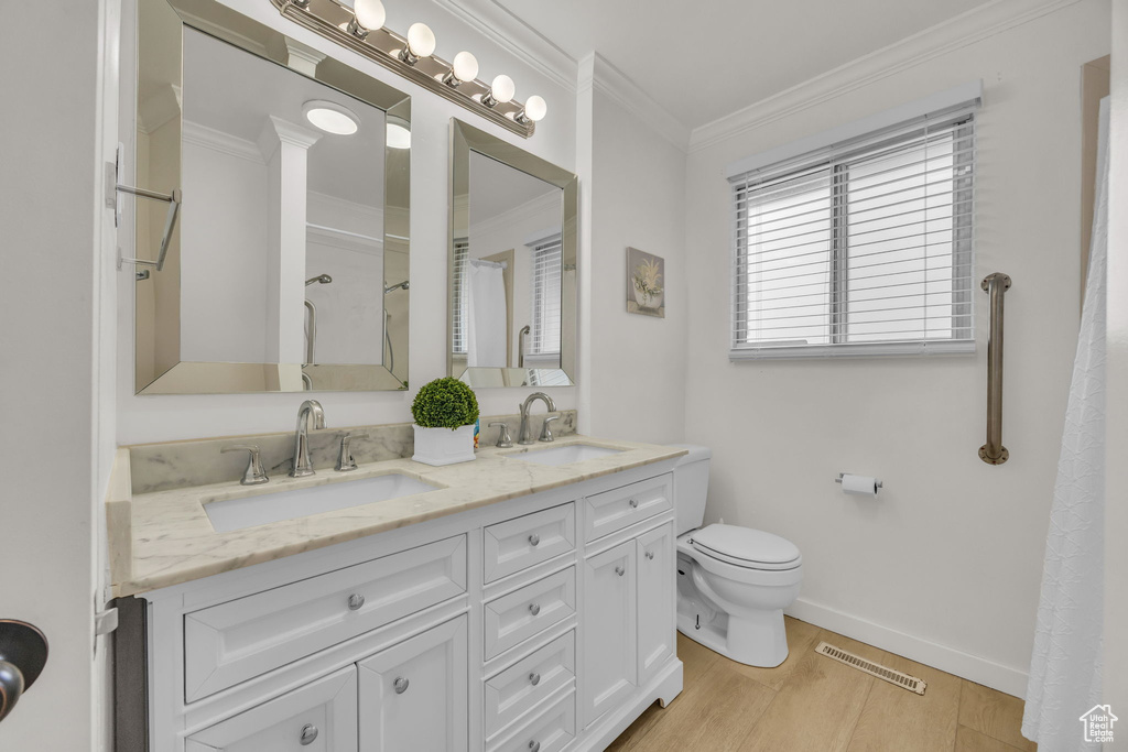 Full bathroom featuring visible vents, a sink, wood finished floors, and toilet