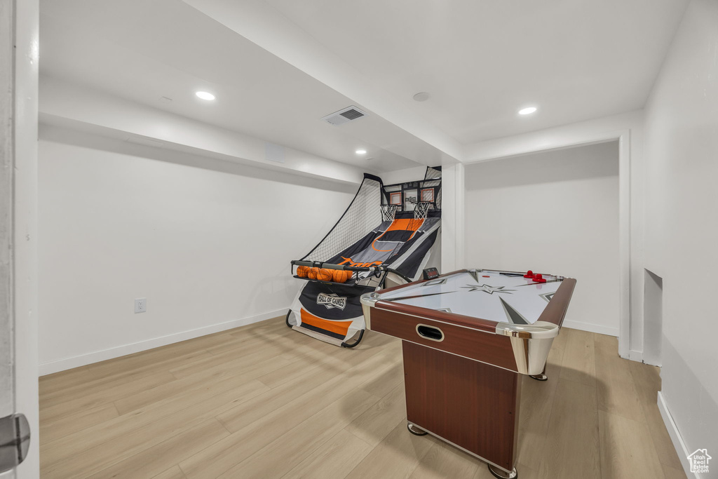 Game room with recessed lighting, baseboards, visible vents, and light wood finished floors
