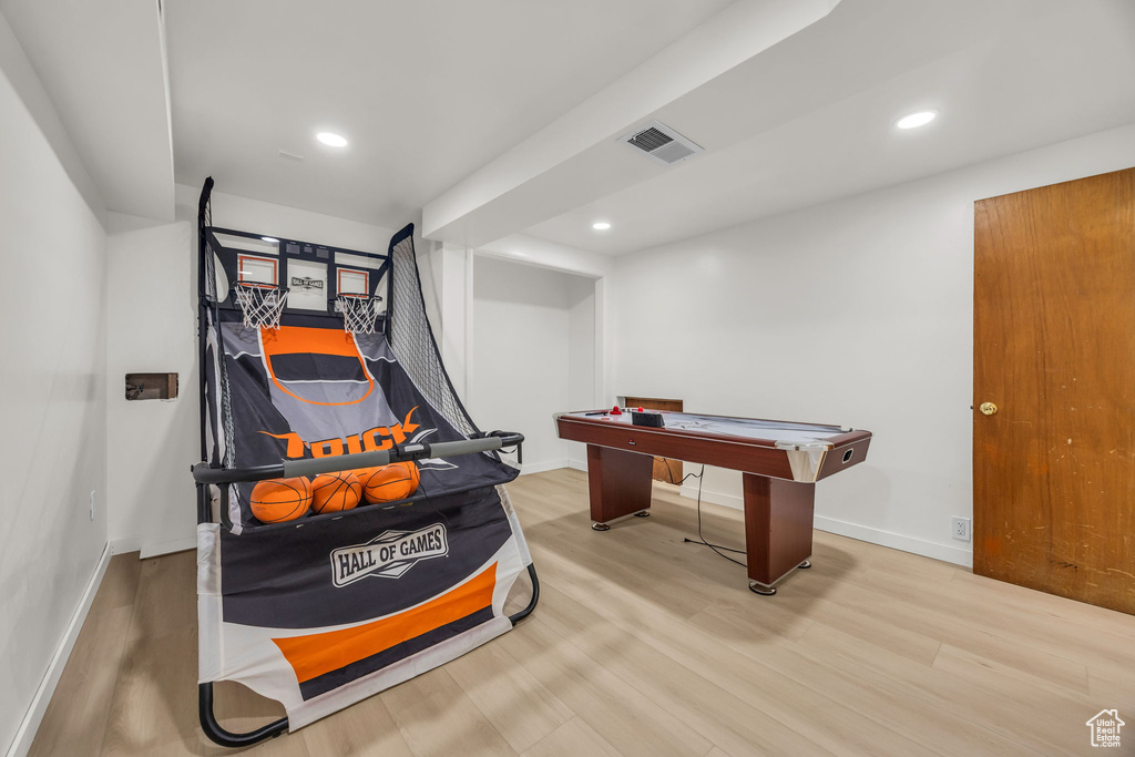 Recreation room with visible vents, recessed lighting, baseboards, and wood finished floors