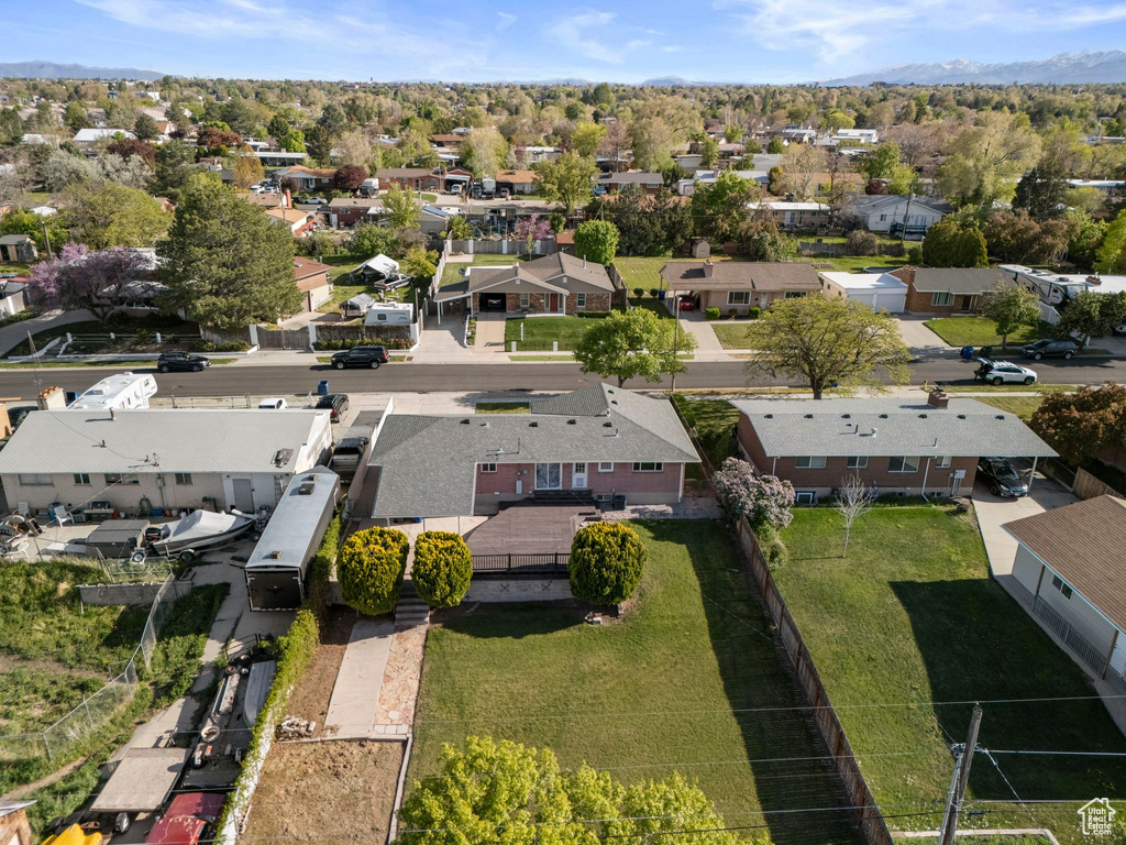Birds eye view of property featuring a residential view