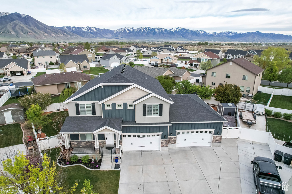 Bird\\\'s eye view with a mountain view and a residential view