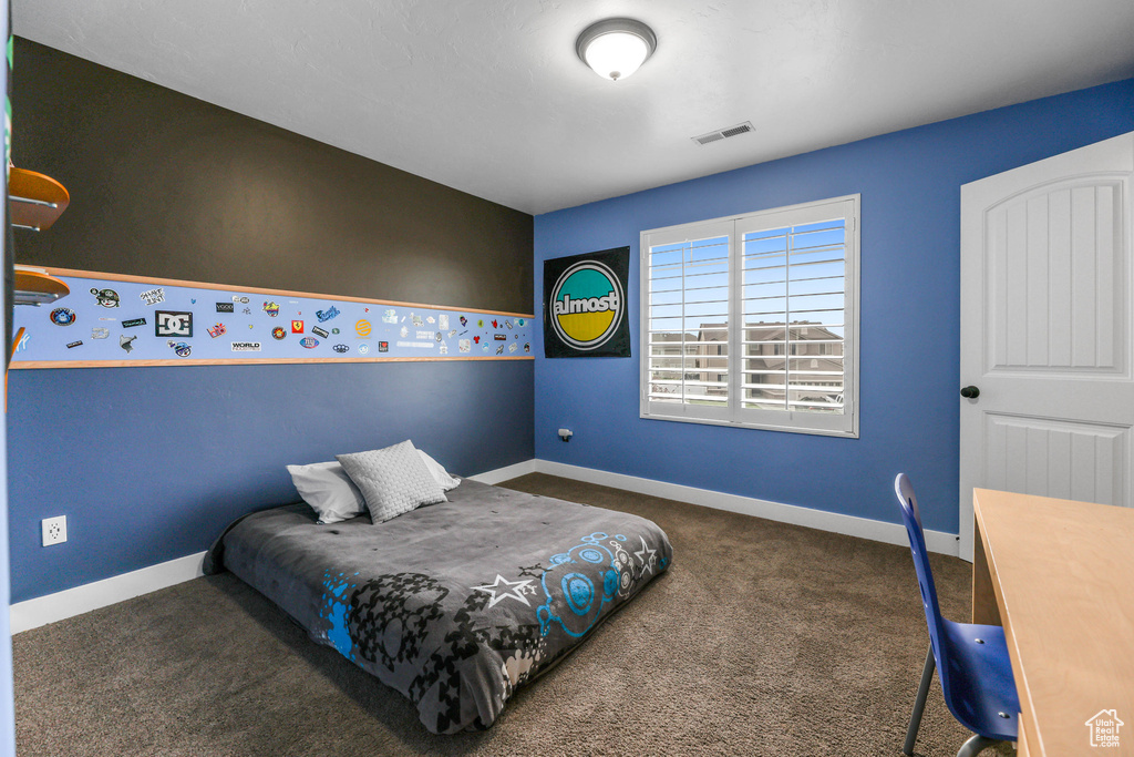 Bedroom featuring visible vents, carpet flooring, and baseboards