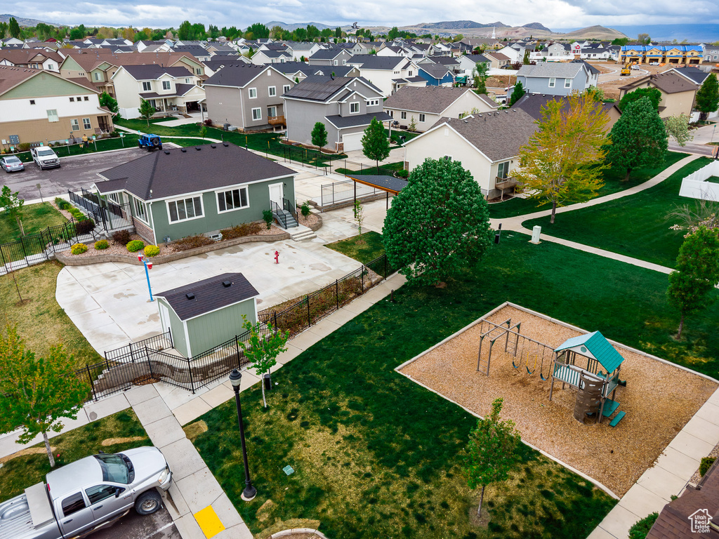 Birds eye view of property featuring a residential view
