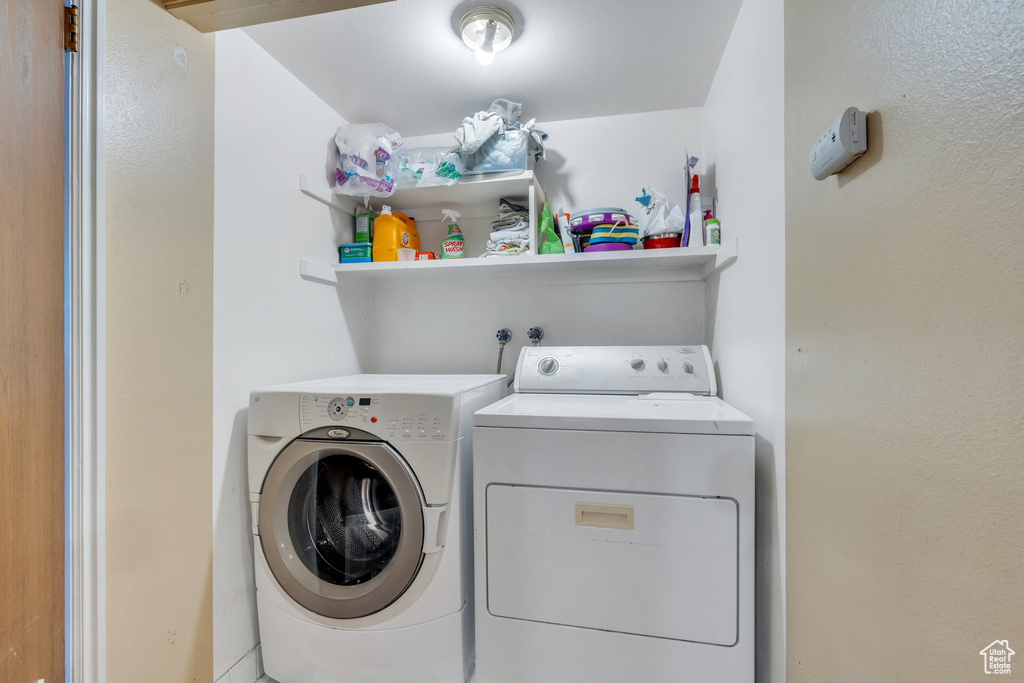 Clothes washing area featuring laundry area and independent washer and dryer