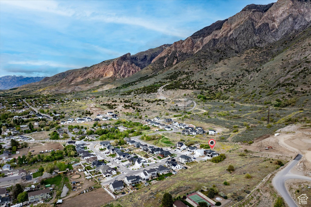 Drone / aerial view featuring a mountain view