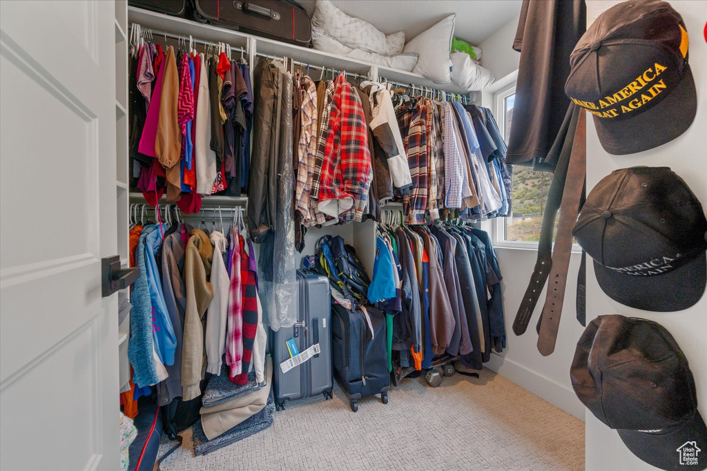 Walk in closet featuring carpet floors