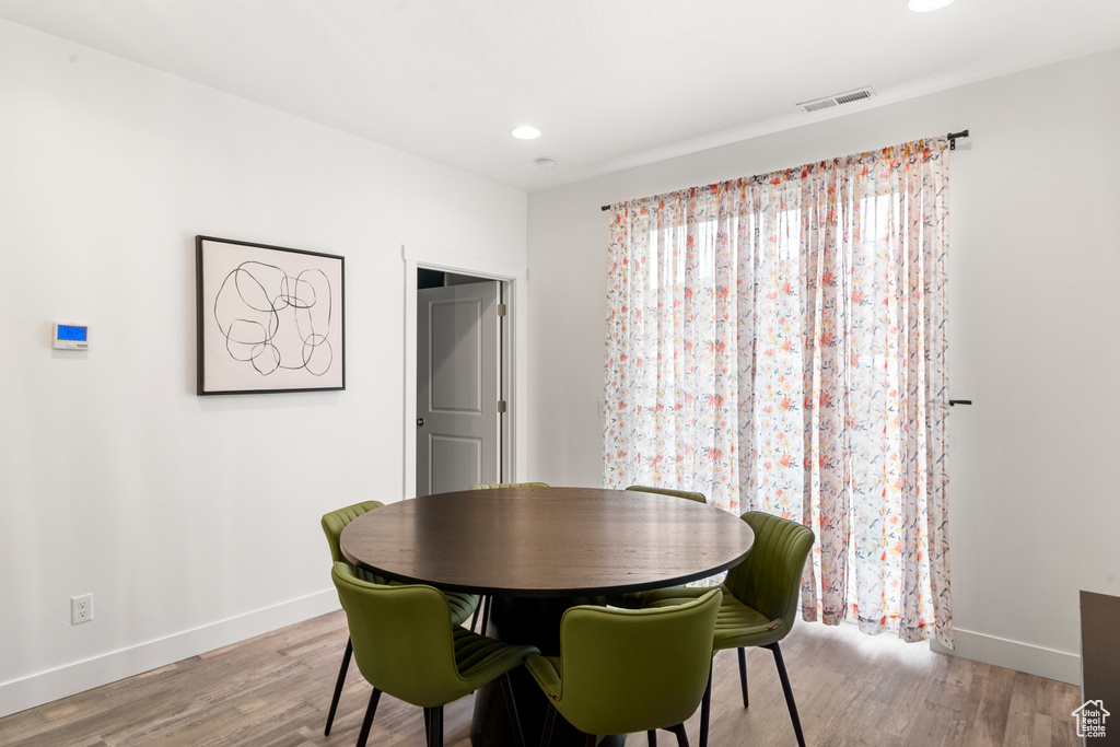 Dining room with recessed lighting, baseboards, visible vents, and light wood finished floors