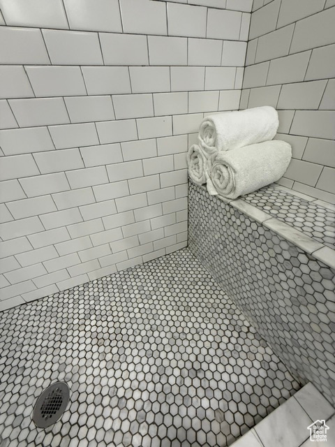 Bathroom featuring tiled shower