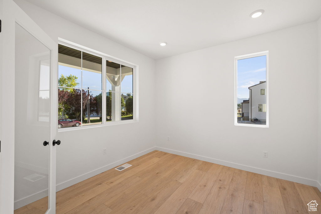 Unfurnished room with baseboards, recessed lighting, light wood-style flooring, and visible vents