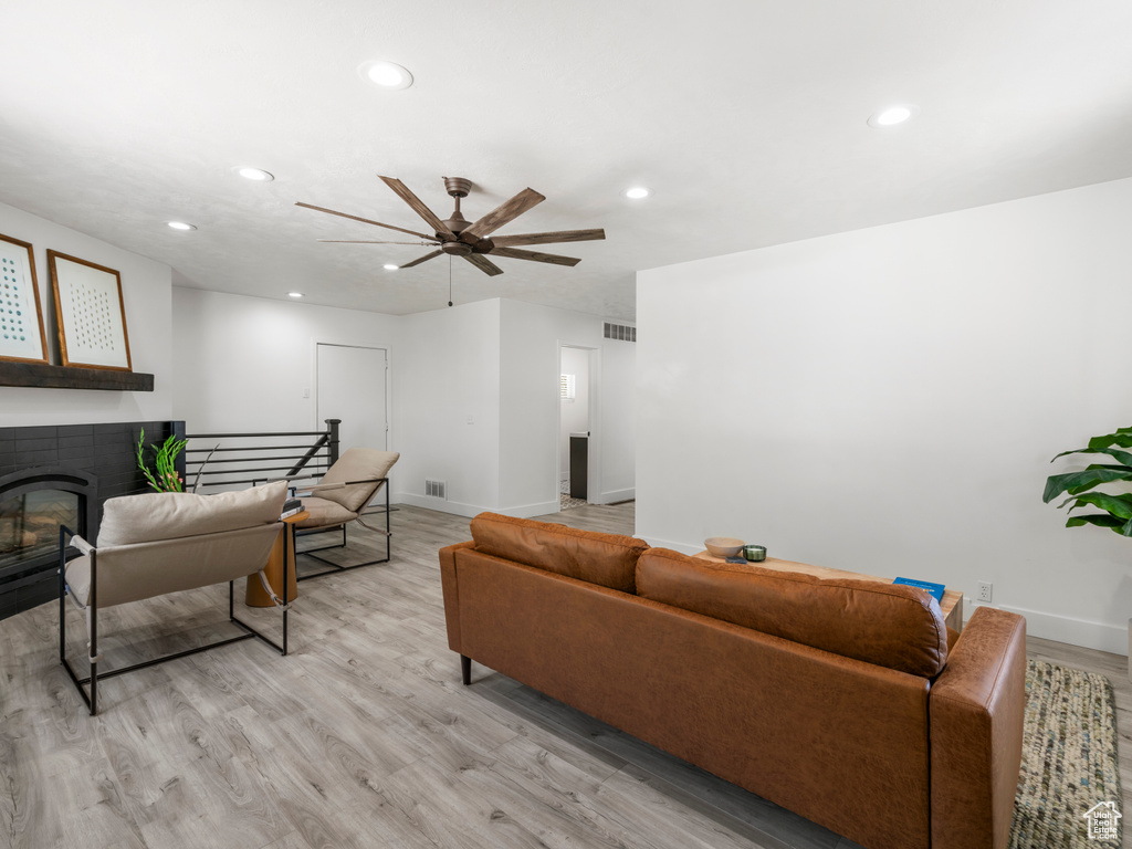 Living room featuring baseboards, a ceiling fan, recessed lighting, and visible vents