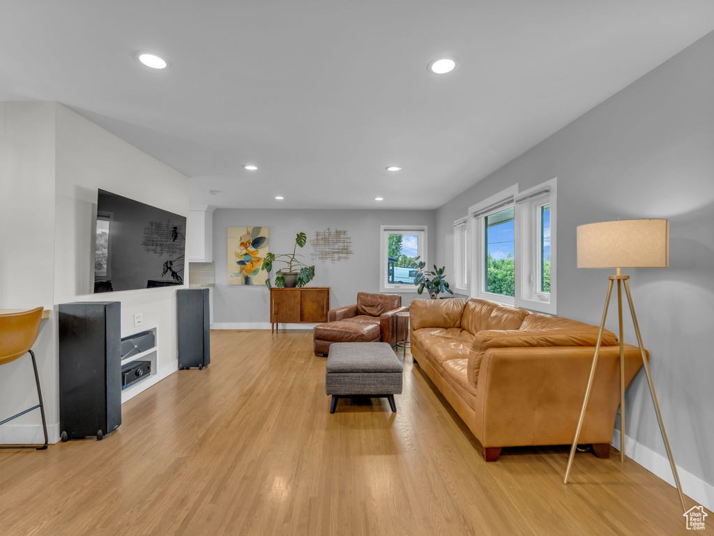Living area featuring recessed lighting, baseboards, and light wood-type flooring