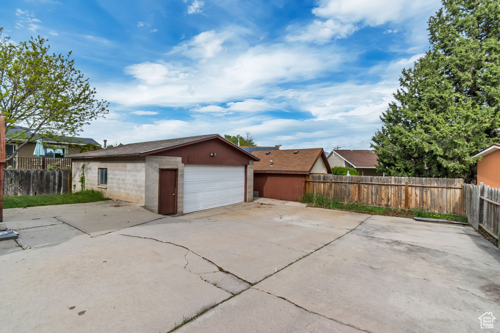 Detached garage featuring fence