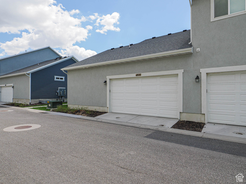Garage with cooling unit