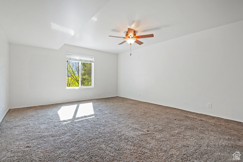 Spare room with carpet floors and a ceiling fan