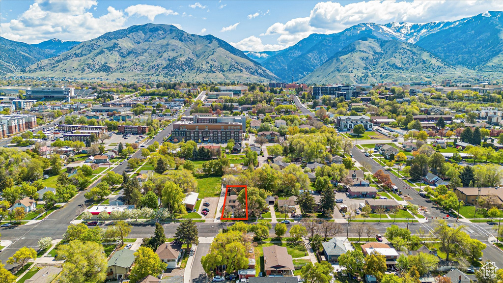 Birds eye view of property featuring a mountain view
