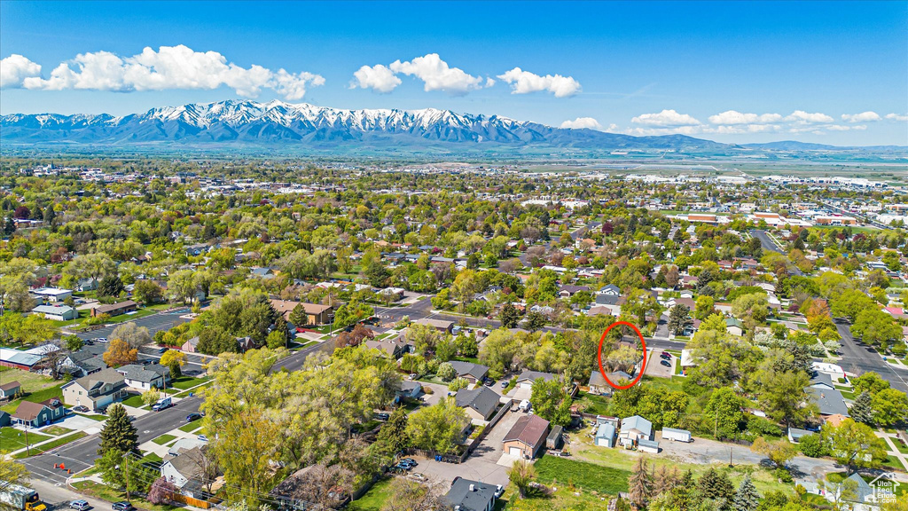 Bird\'s eye view featuring a mountain view