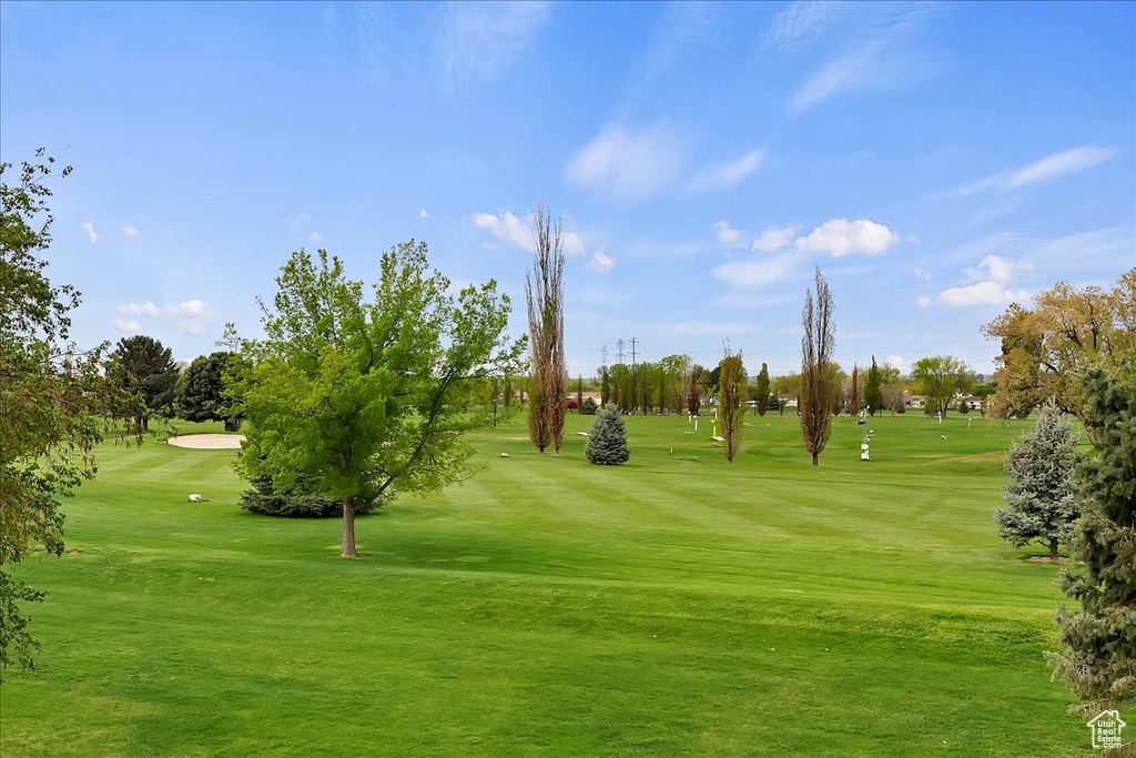 View of home\\\\\\\'s community with a lawn and view of golf course