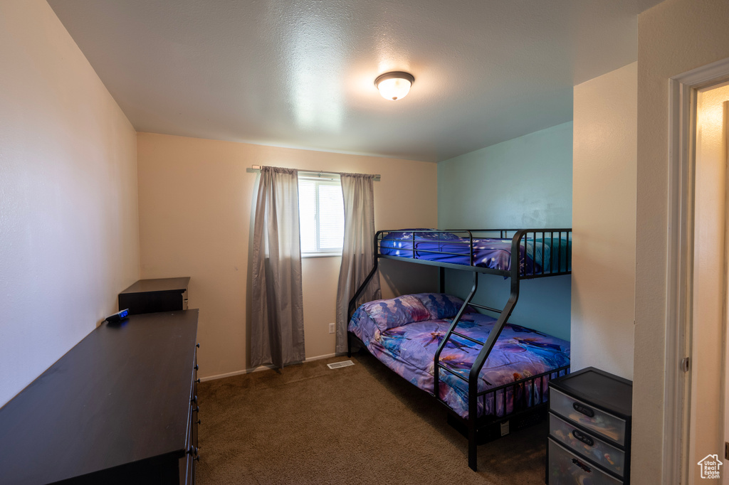 Bedroom with carpet