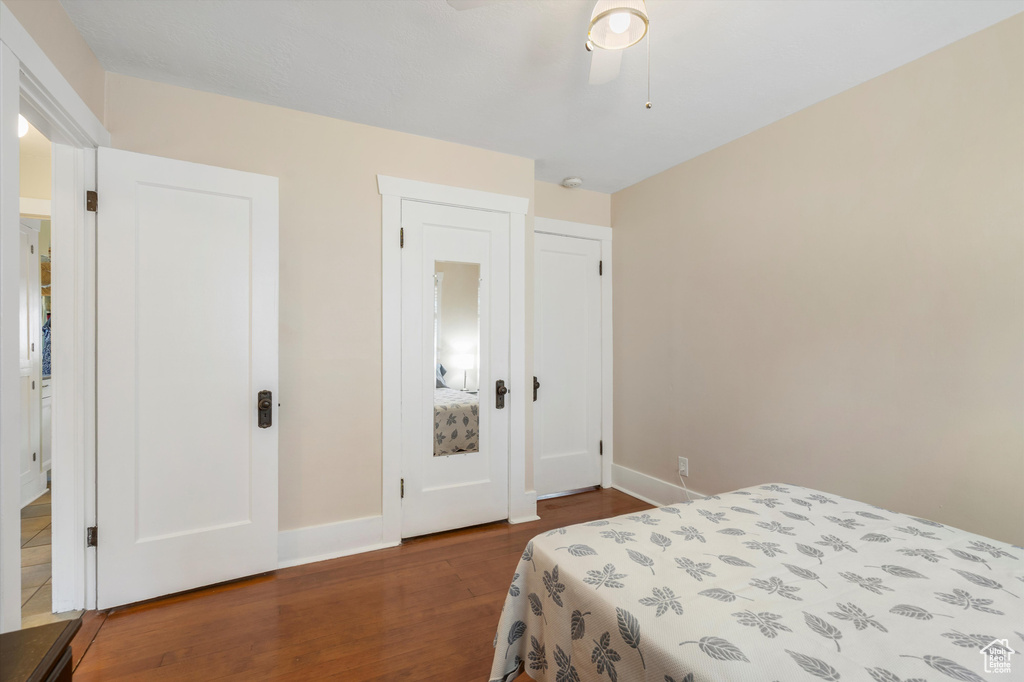 Bedroom featuring a ceiling fan, baseboards, and wood finished floors