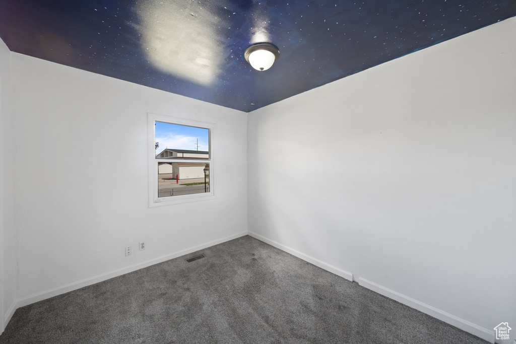 Unfurnished room with visible vents, baseboards, and carpet floors