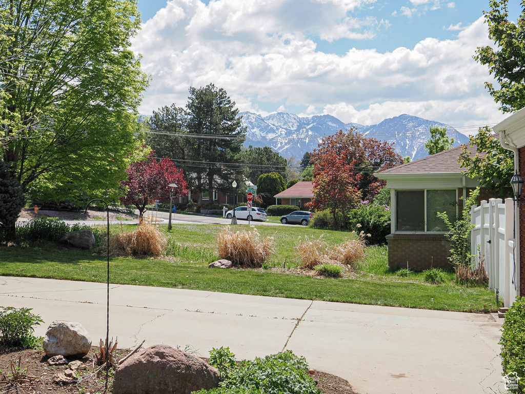 View of yard featuring a mountain view